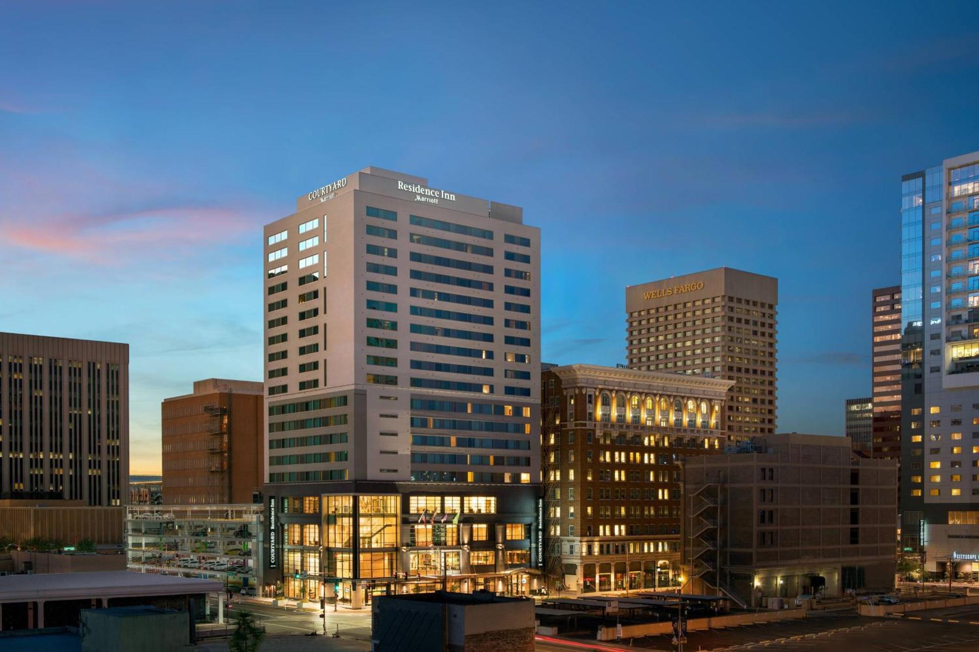 Courtyard By Marriott Phoenix Downtown Екстериор снимка