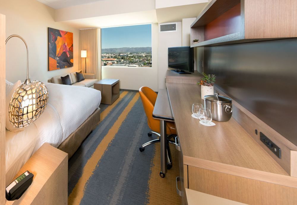 Courtyard By Marriott Phoenix Downtown Екстериор снимка