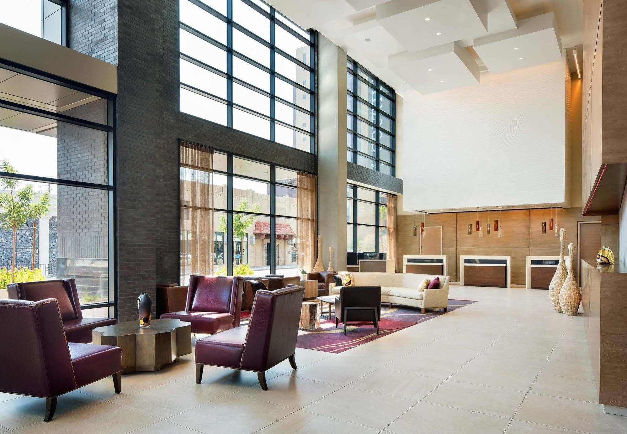 Courtyard By Marriott Phoenix Downtown Екстериор снимка