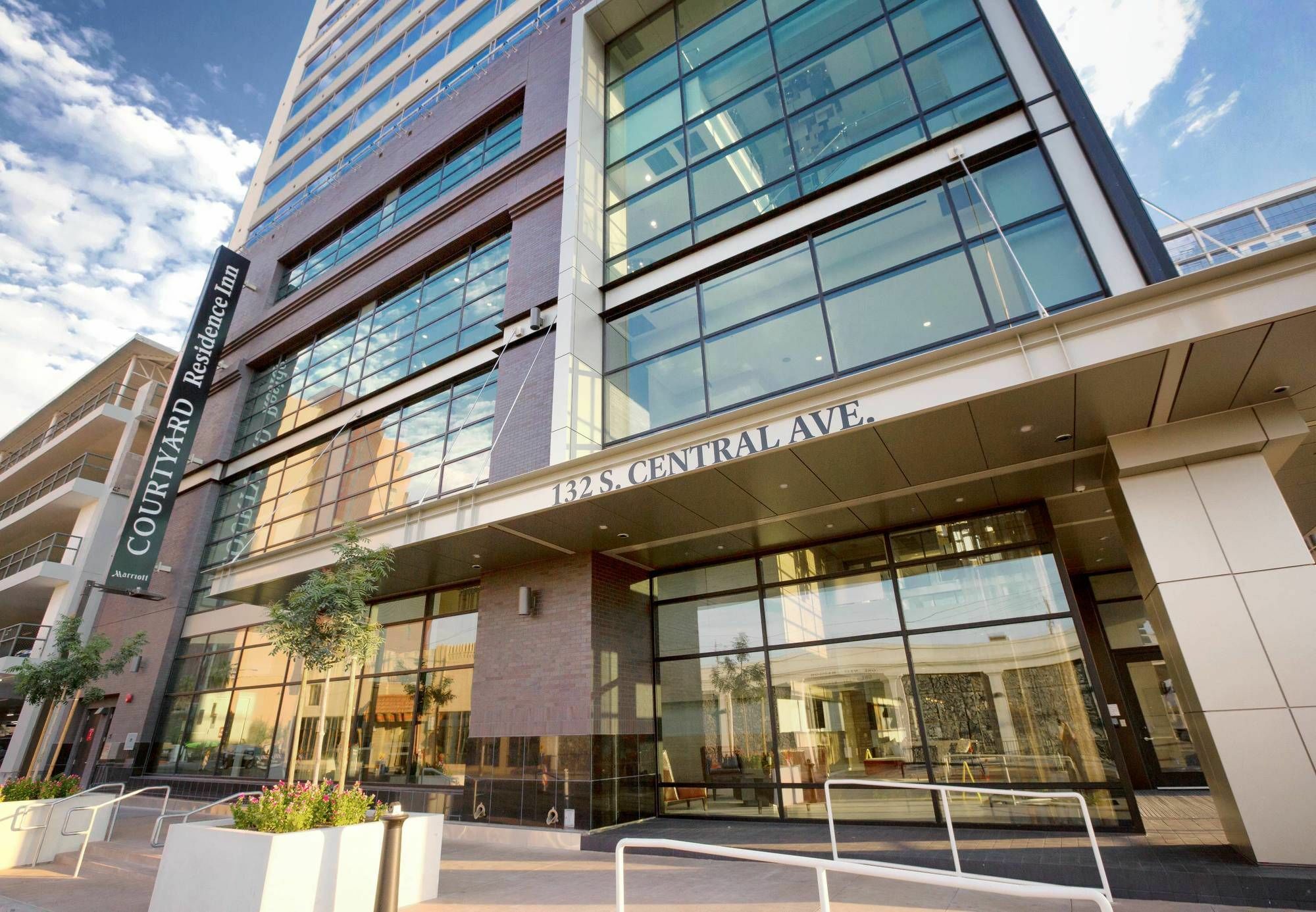 Courtyard By Marriott Phoenix Downtown Екстериор снимка